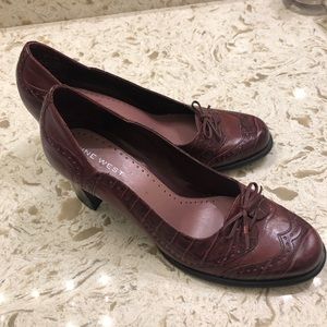 Ladies leather block heel loafer